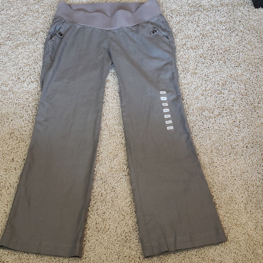 New never been worn maternity pants